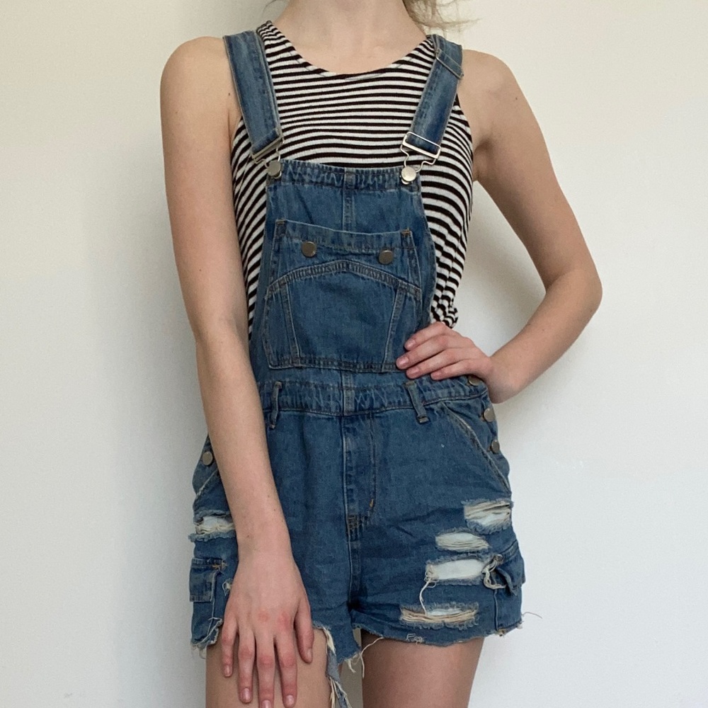 Ripped overall denim shorts